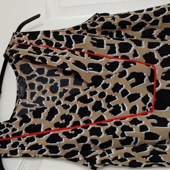 Luxology leopard print w/red trim sleeveless v-neck blouse size small - Picture 2 of 7